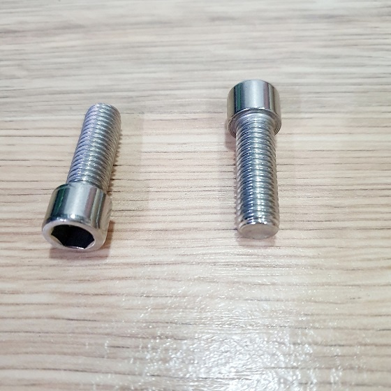 Set Gồm 5 Con Bulong Đầu Trụ Lục Giác Chìm Size M10x30 Chiều Dài 39mm Inox Bền Bỉ Cứng Cáp