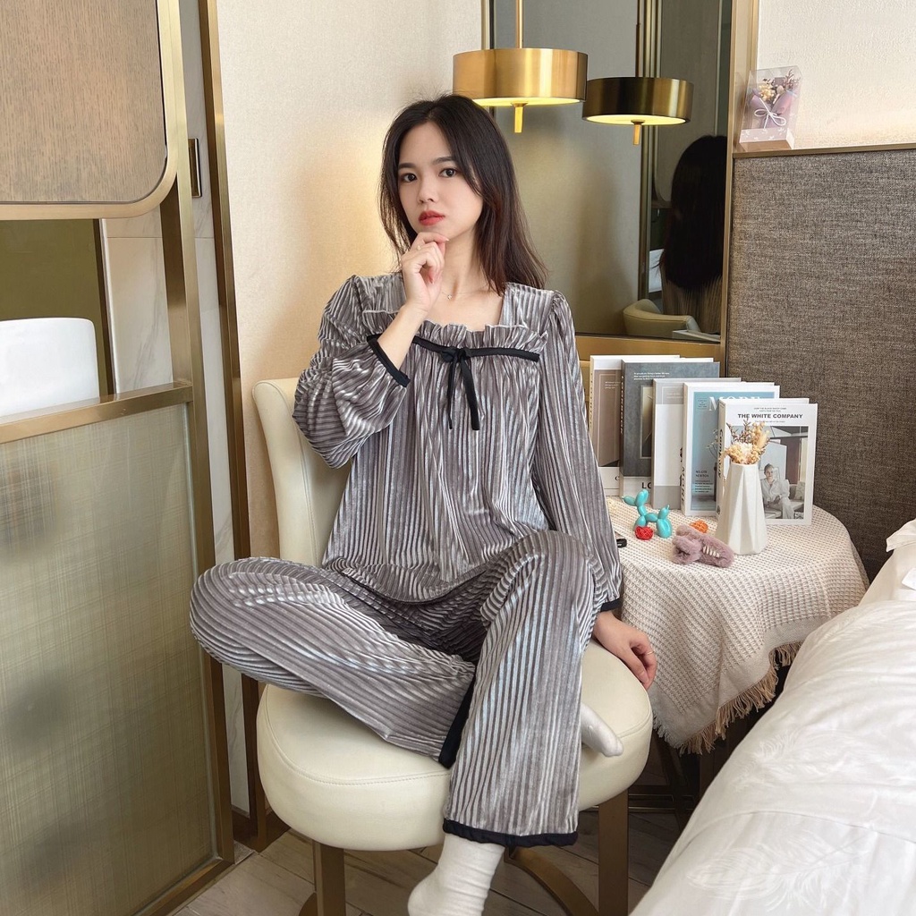 Bộ quần áo ngủ bằng nhung vàng gồm áo tay dài và quần dài phối sọc phong cách sang trọng thời trang xuân thu cho nữ