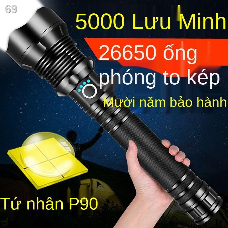 2021℗♛Đèn pin P90 lõi tứ ánh sáng mạnh lực lượng đặc biệt có thể sạc lại ngoài trời siêu zoom tự vệ LED chiếu tầm xa