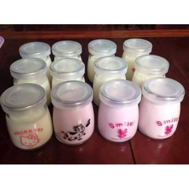 lọ thuỷ tinh đựng sữa chua caramen .