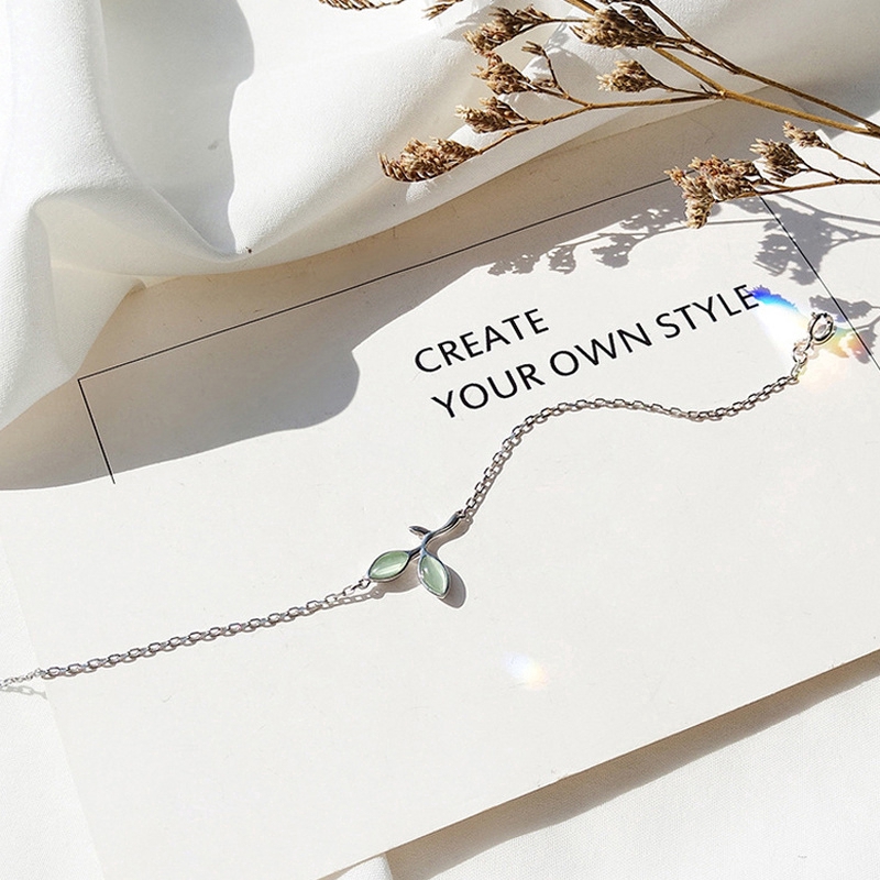 [Mã FACBHOT55 giảm 10K đơn bất kì] Vòng tay mặt hình lá đính đá pha lê xanh thời trang Hàn Quốc xinh xắn | BigBuy360 - bigbuy360.vn