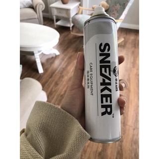 Chai xịt bọt làm sạch giày sneaker