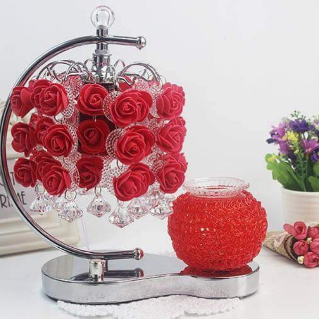 Đèn xông tinh dầu, hoa hồng pha lê sang trọng