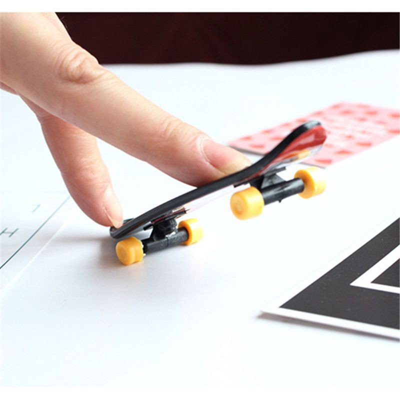 VONL Cool Skull FingerBoard Mini Skateboard Kid Toy Party Favor Gift