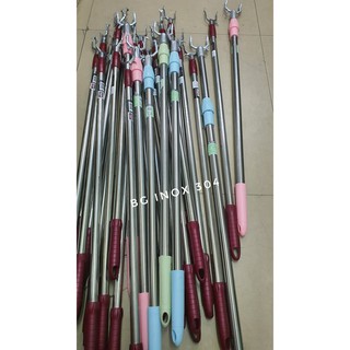 Cây, gậy lấy đồ trên cao. Gậy chọc quần áo trên cao (kéo rút được)