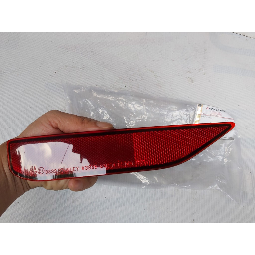 Đèn phản quang xe Mitsubishi xpander