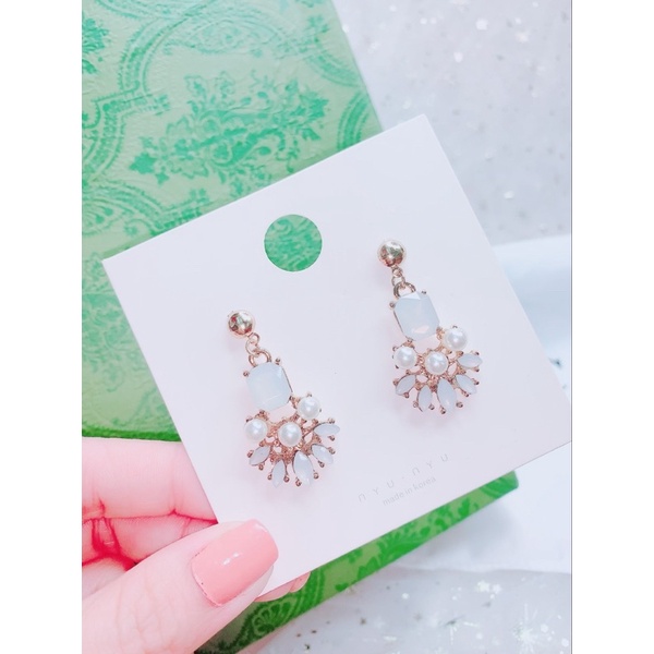 bông tai đính đá sang chảnh, khuyên tai nhiều màu sắc