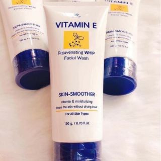 Sữa rửa mặt vitamin E Thái Lan.