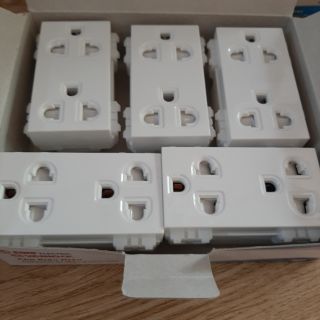 2 ổ cắm 3 chấu có màn che S18CCUE2( S18CC)