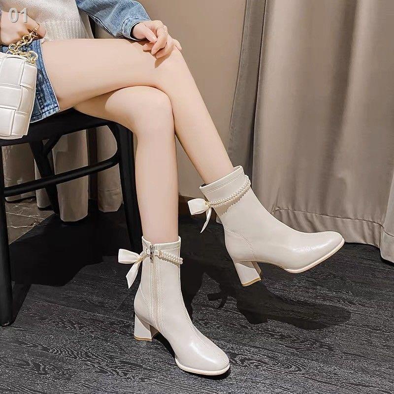 Phụ nữ một đôi ủng Giày bốt trắng của phụ nữ ủng ngắn khởi động đơn 2021 mới mùa thu nơ ống giữa Martin boots cao gót n