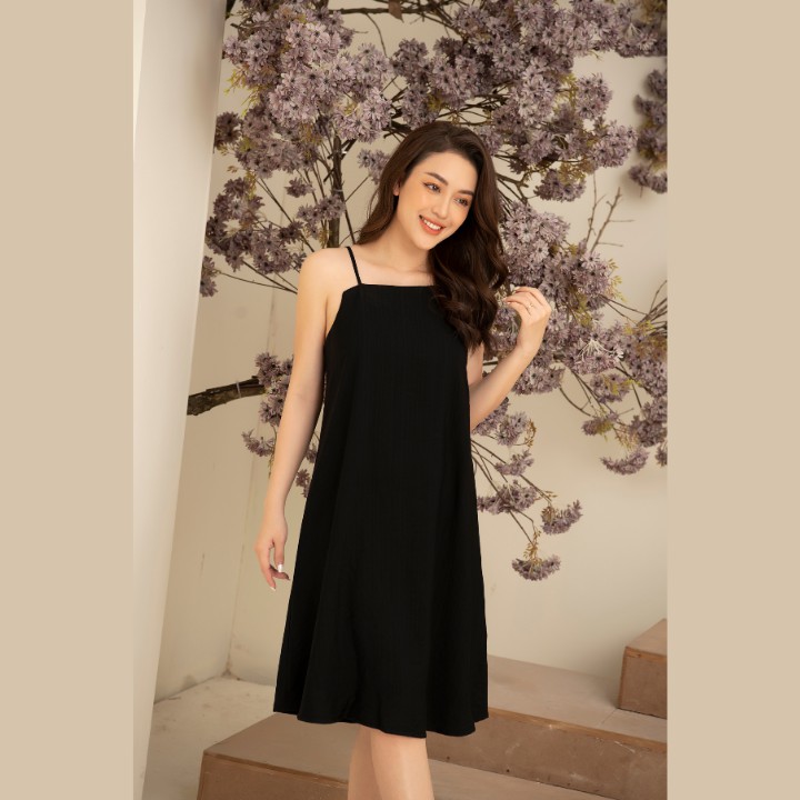 Váy đầm ngủ mặc nhà nữ Freedy 2 dây đũi đen lệch chéo cách điệu