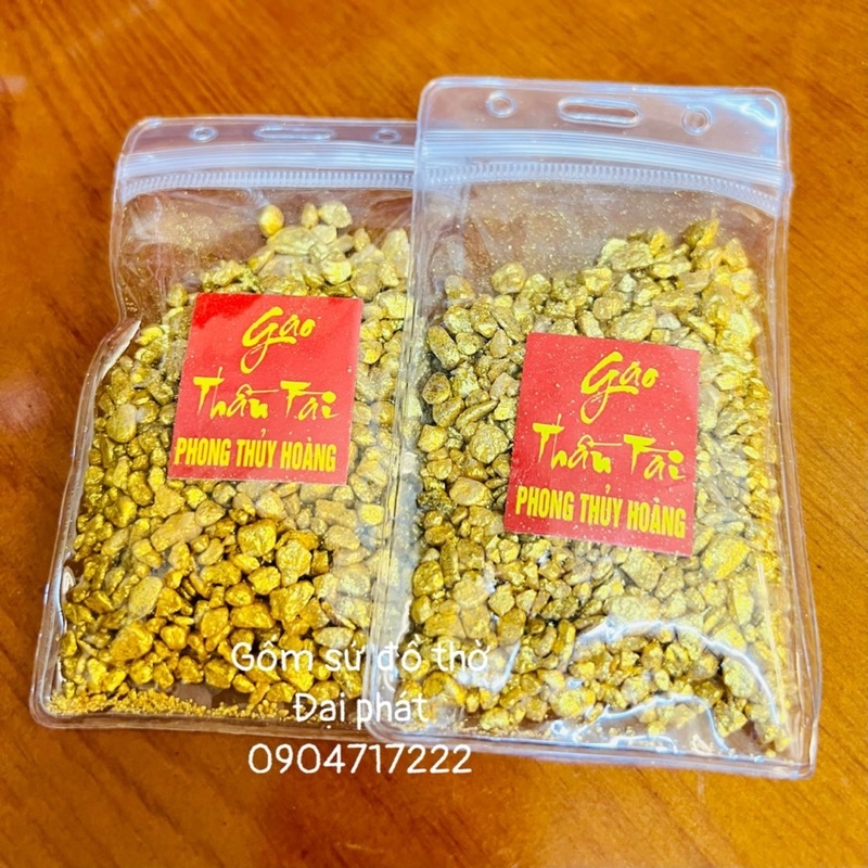 Gạo vàng thần tài, gạo vàng nạp cốt và trộn tro bát hương trước khi bốc để cầu tài Lộc giàu sang Phú quý
