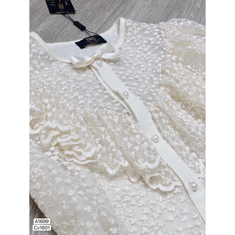 Áo ren tiểu thư kèm chân váy xếp ly dài