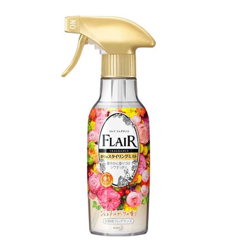 GIẢM SỐC - Xịt thơm và làm phẳng quần áo hương Việt quất KAO - Hàng nội địa Nhật