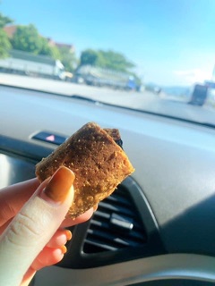 Bánh cuộn mơ Bọ Ngựa