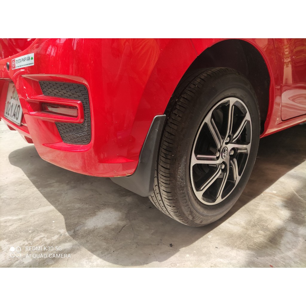 Bộ 4 Chắn Bùn Nhựa Dẻo Xe Toyota Wigo đời 2018 2019 2020 2021 kèm ốc vít lắp đặt dễ dàng