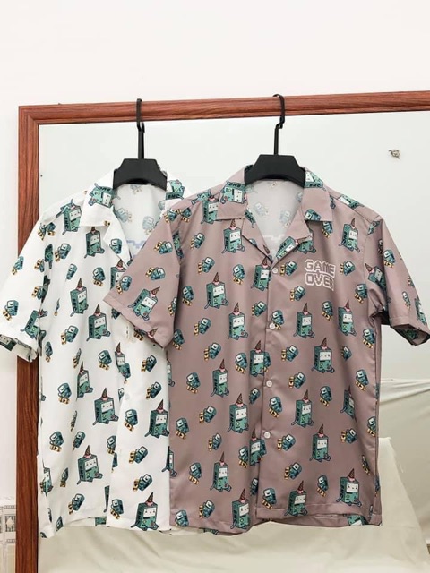 Áo sơ mi ngắn tay cổ bẻ unisex HOMIES in chữ BMO họa tiết người máy