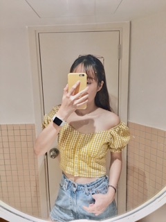 Áo trễ vai caro vàng