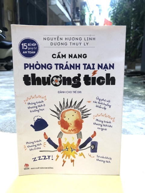 Sách- 15 bí kíp giúp tớ an toàn: Cẩm nang phòng tránh tai nạn thương tích- NXB Kim Đồng