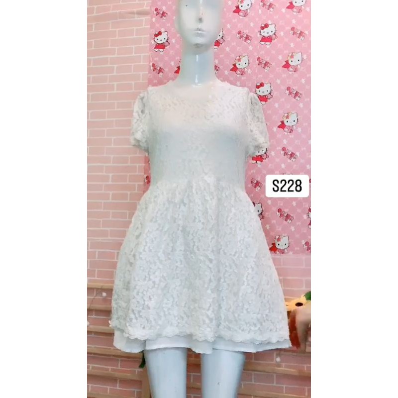 đầm xoè trắng phôi ren size S-M. S228