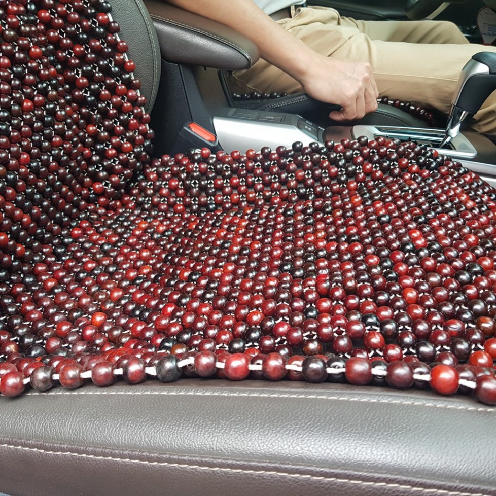 Sản Phẩm Đệm lót ghế ô tô hạt gỗ Cẩm Lai 100% tự nhiên tựa lưng massage trên ô tô .