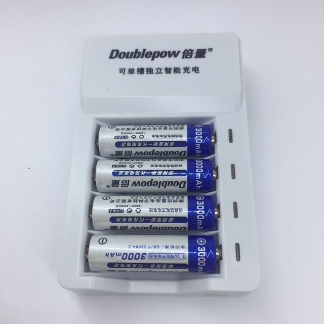 Pin sạc karaoke gồm 4 pin AA dung lượng 3000mAh và đốc sạc tự ngắt Dowblepow chính hãng