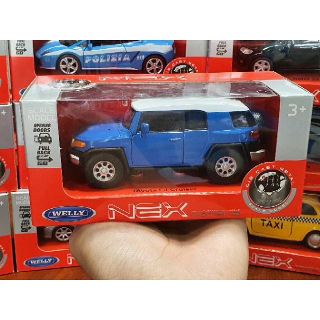 HỘP XE MÔ HÌNH Toyota FJ Cruiser WELLY 1:36 (Xanh)