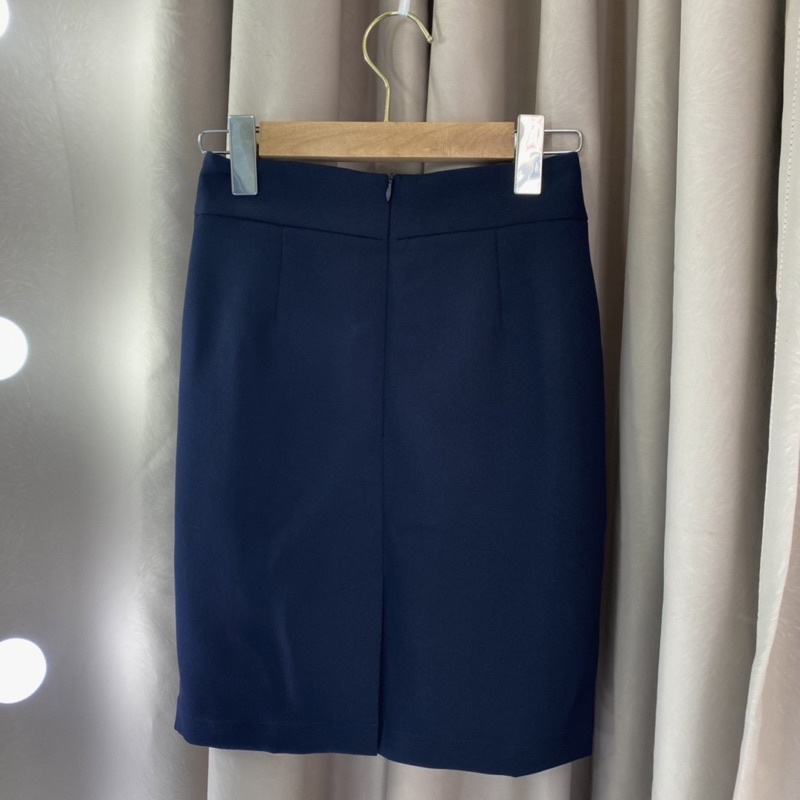 Chân váy công sở ôm HATOP xẻ sau thiết kế cơ bản vải tuyết mưa loại 1 màu đen, xanh đen có 1 túi trong CVOX205