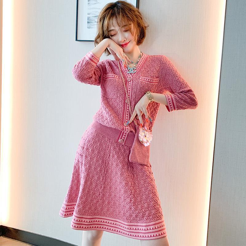 Set áo cardigan dệt kim mỏng cổ chữ V + chân váy dáng chữ A eo cao kẻ sọc thời trang xuân hè khí chất 2022 mới cho nữ