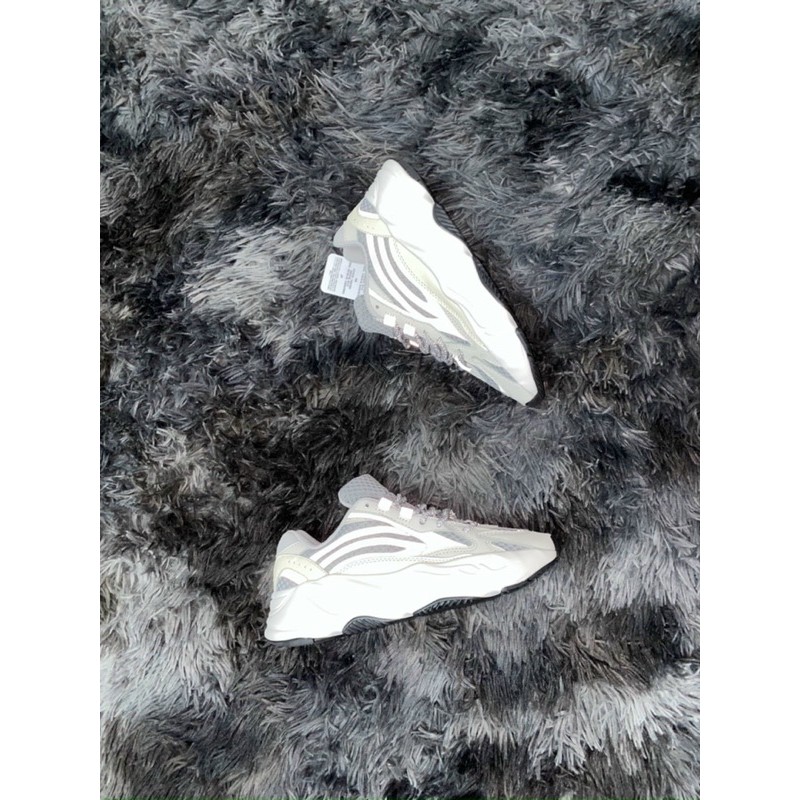 Giày yz700 phản quang hàng 1:1 chất lượng