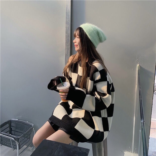 Áo len dáng rộng họa tiết bàn cờ mới cho nữ