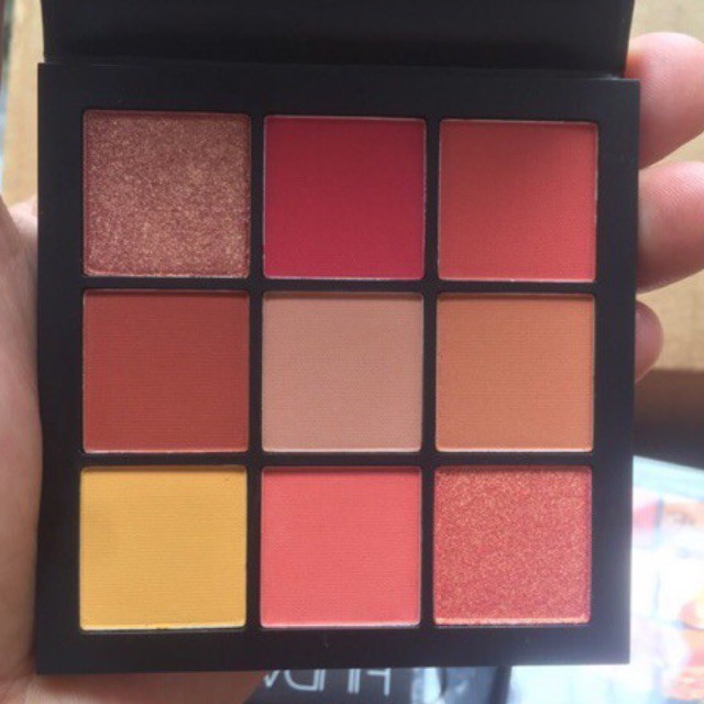 Bảng phấn mắt Huda Beauty Coral Obsessions | BigBuy360 - bigbuy360.vn