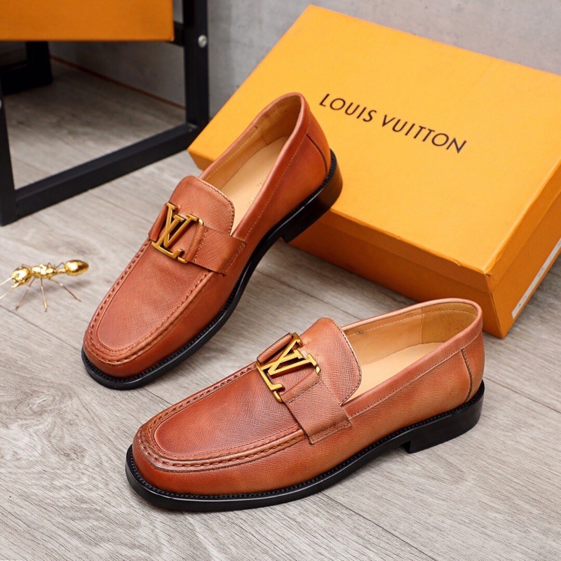Giày nam thời trang nam mới của Louis Vuitton = LV da thật cao cấp với các chi tiết tinh xảo, sang trọng.