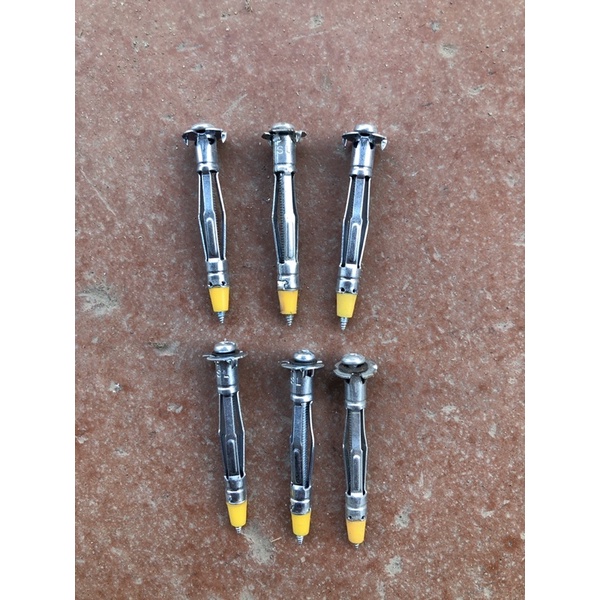 Vít nở thạch cao