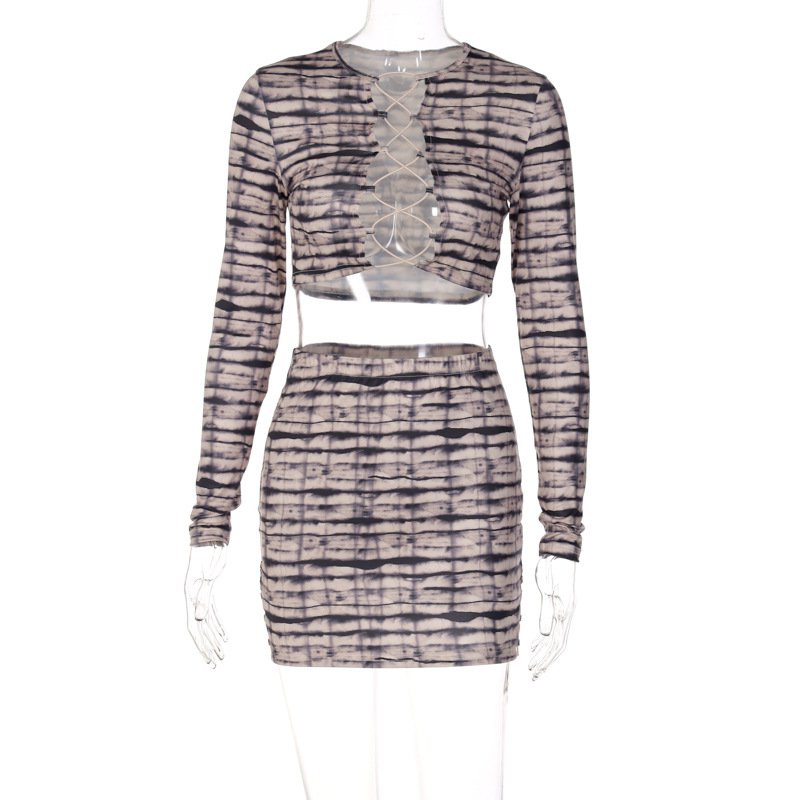 Set áo tay dài hoạ tiết kẻ sọc + chân váy lưng cao hợp thời trang