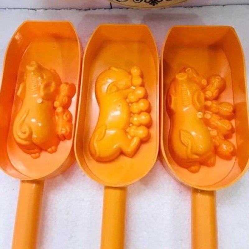 khuôn  bánh  Trung  thu  gõ  hình  heo 250gr-300gr