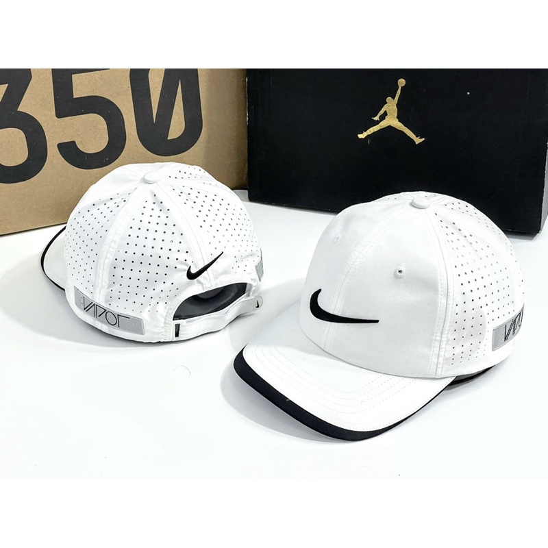 NÓN LƯỠI TRAI LOGO NIKE VAPOR CHẤT DÙ SIÊU NHẸ LỖ LAZER 2 MÀU ĐEN TRẮNG - HÀNG MỚI VỀ