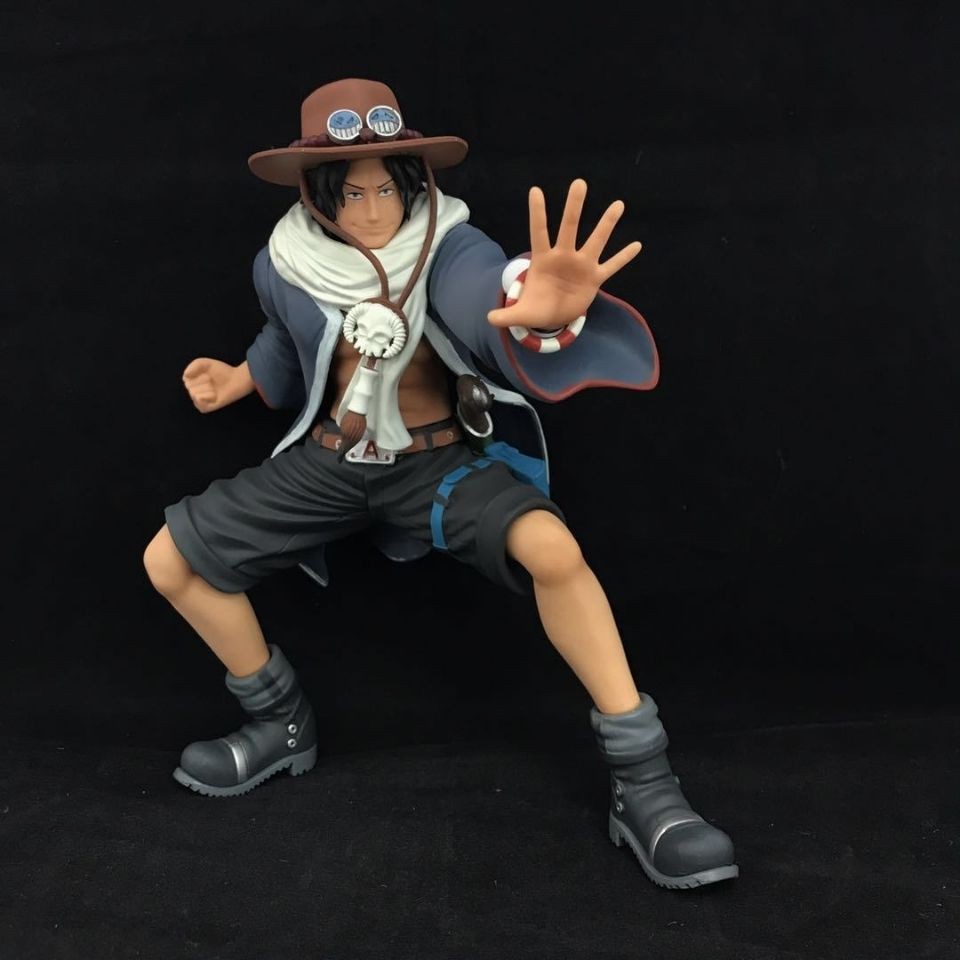 ✠One Piece Premium Edition GK figure trong băng trộm là ba anh em của Hải quân Asbrook Usopp Clown Bucky.