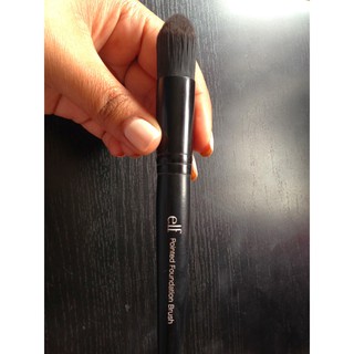 Cọ nền đầu nhọn e.l.f. Studio Pointed Foundation Brush