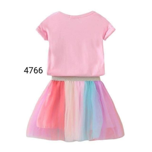 Pony áo váy sắc màu rất dễ thương cho bé gái