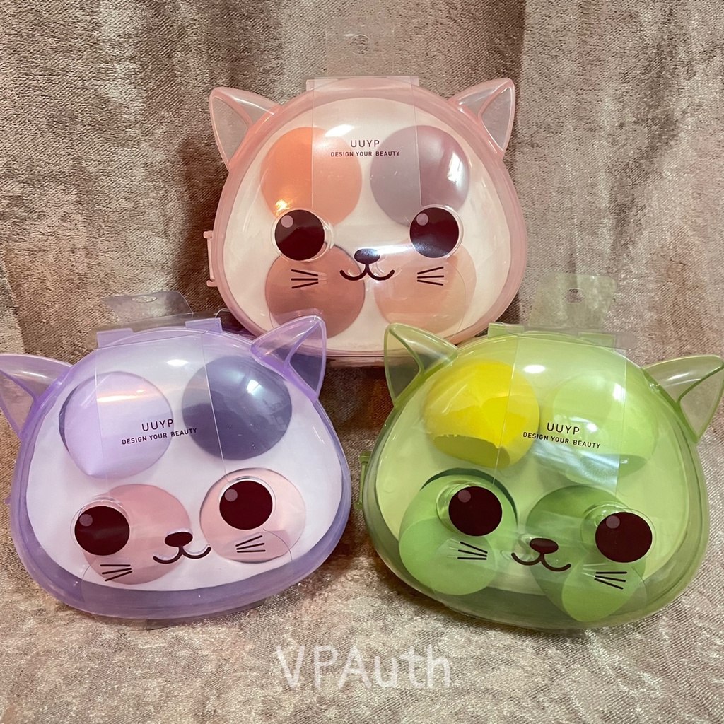 Bông mút tán kem nền hình mèo dễ thương