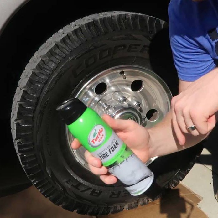 Làm sạch Bảo dưỡng lốp vỏ xe Turtle Wax Tire Foam &amp; Shine 510g