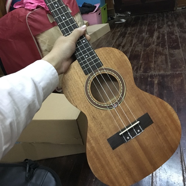 ĐÀN UKULELE TENOR KẺ VIỀN