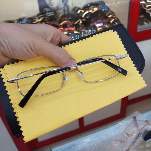 Kính Mắt Titan Siêu Dẻo Dáng Vuông Chất Bền Đẹp - Kính Mắt Tiến Thành