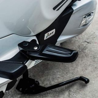 GÁC CHÂN SAU VESPA  CAO CẤP