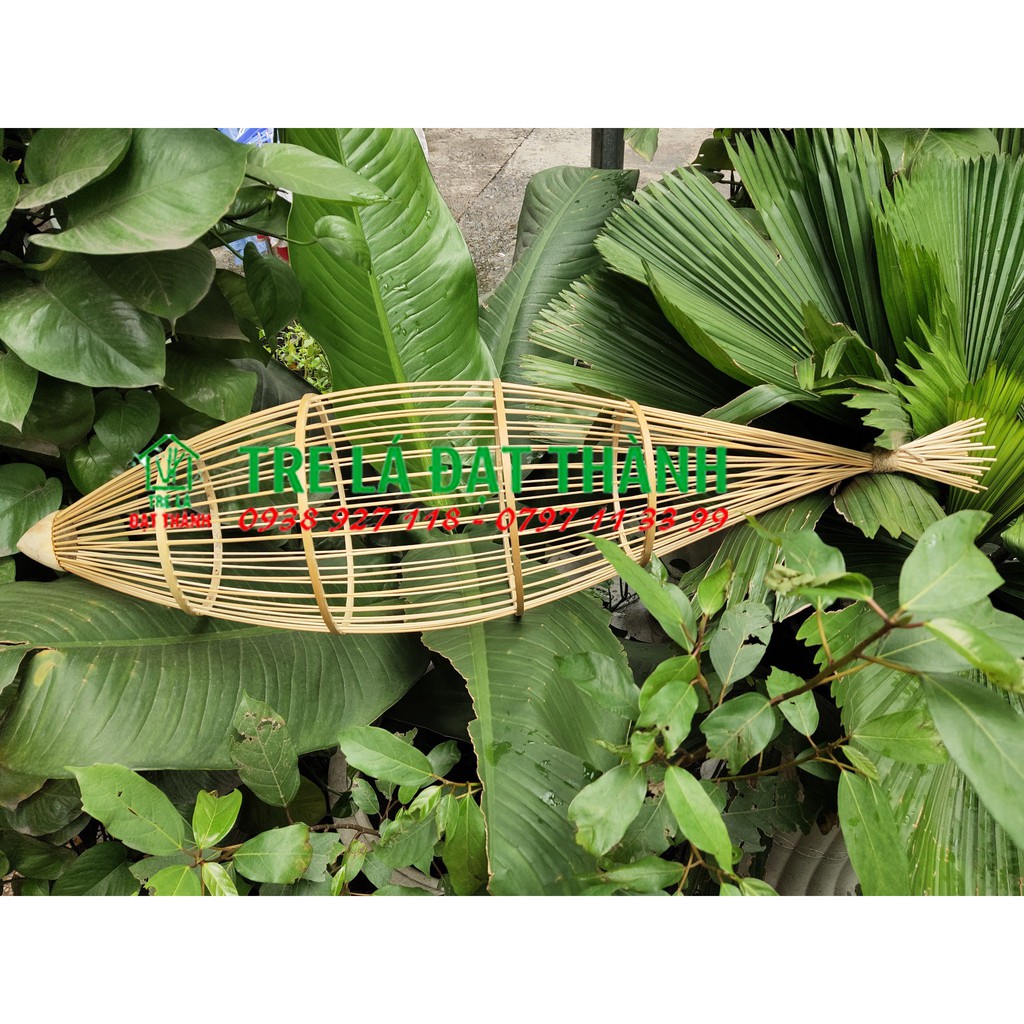 Lồng đen mây tre đan trang trí quán ăn hải sản, đèn tre hình con cá