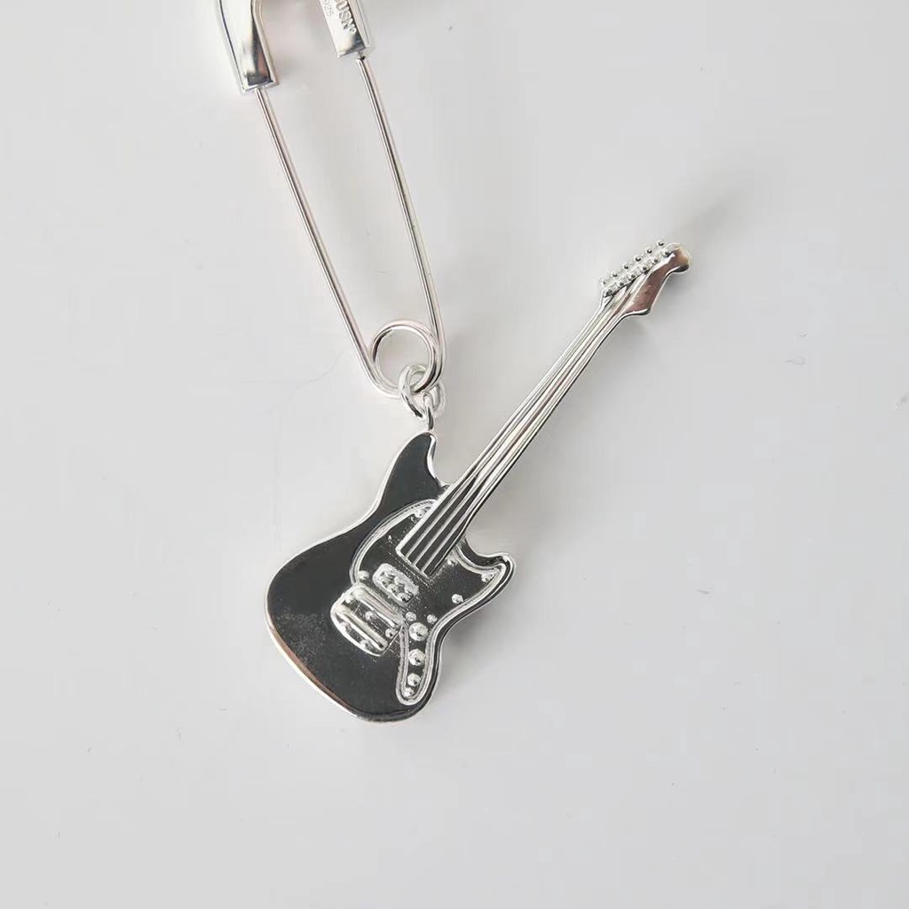 Khuyên tai Ambush guitar charm earrings ss21