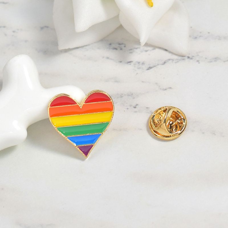 Khuy cài áo hình trái tim màu cầu vồng