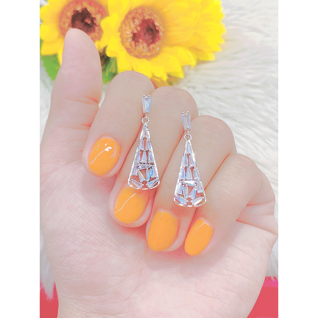 Bông tai nữ - phụ kiện nail đính đá UHA , chuôi cài chắc chắn, kiểu dáng hiện đại, thu hút, sang trọng B89