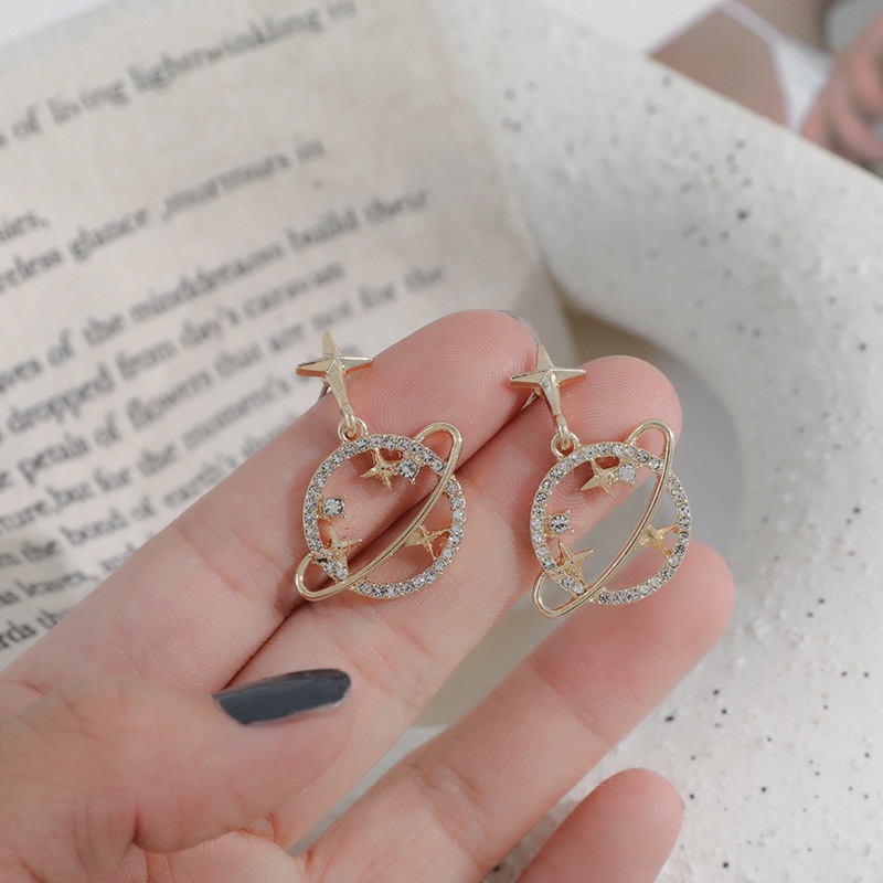 Khuyên Tai Hình Hành Tinh Độc Đáo Phong Cách Hàn Quốc